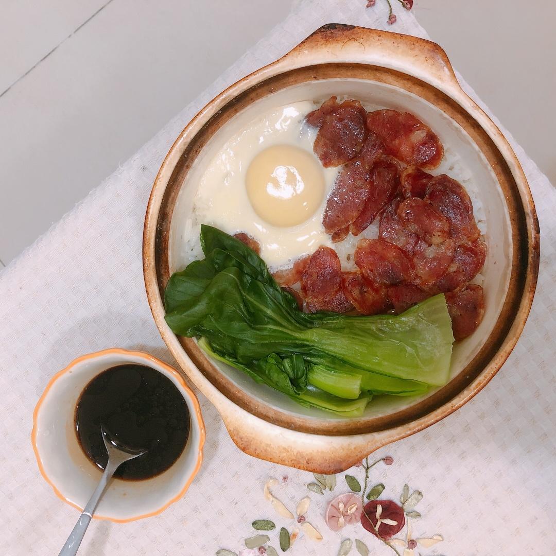 广式腊味煲仔饭