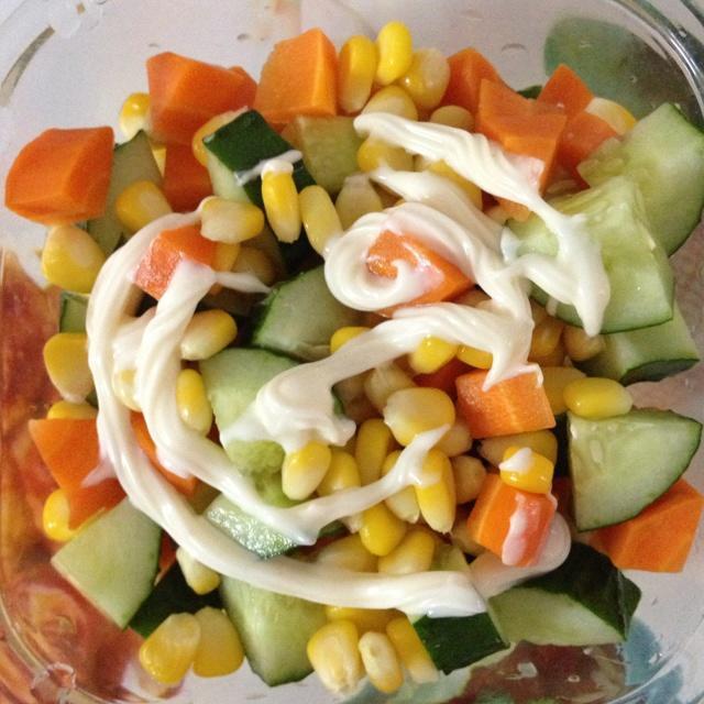 玉米胡萝卜黄瓜沙拉的做法