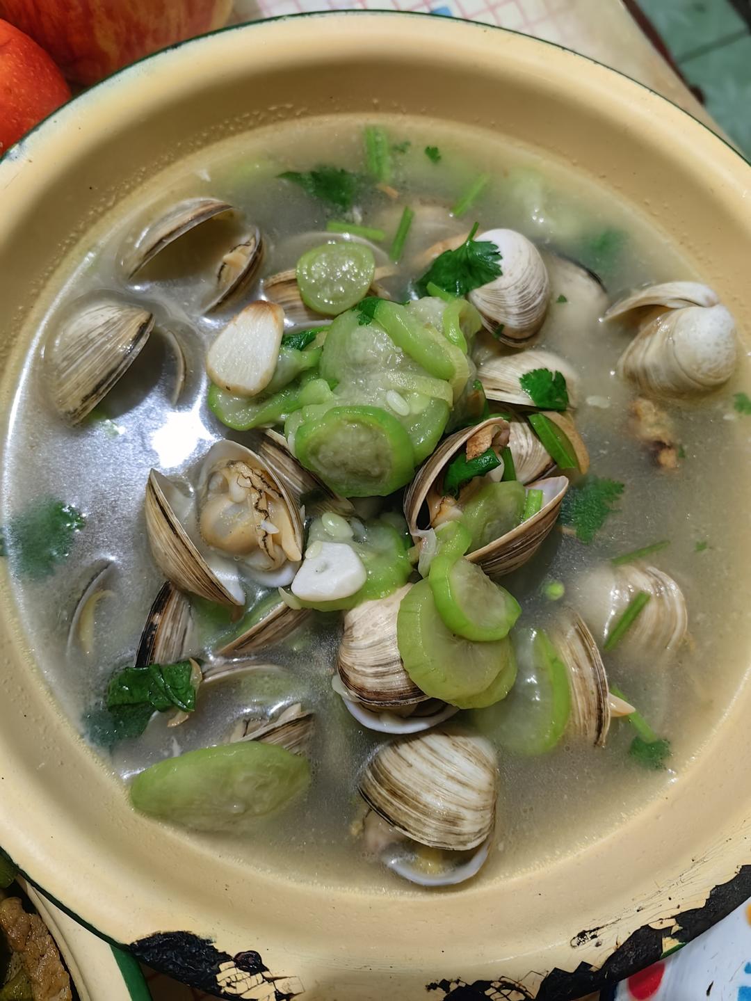 鲜掉眉毛的丝瓜炒花蛤，汤汁拌饭也是超级无敌！！