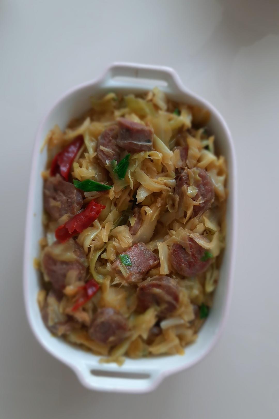 圆白菜炒香肠