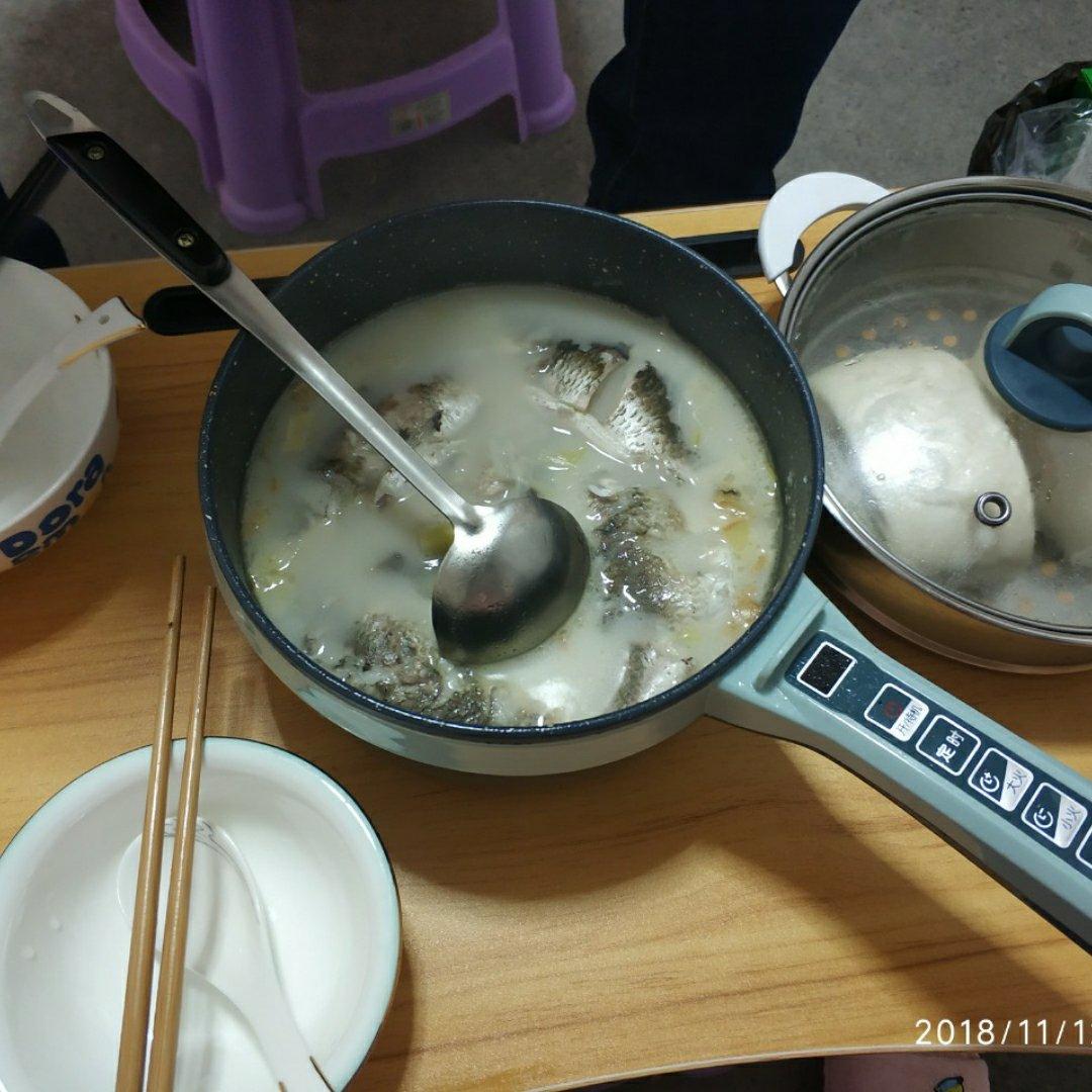 奶白鲫鱼汤（视频，只用10分钟）