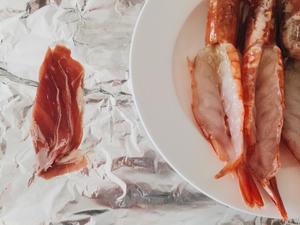 芝士火腿洋葱焗阿根廷红虾佐甜豆口蘑胡萝卜的做法 步骤1