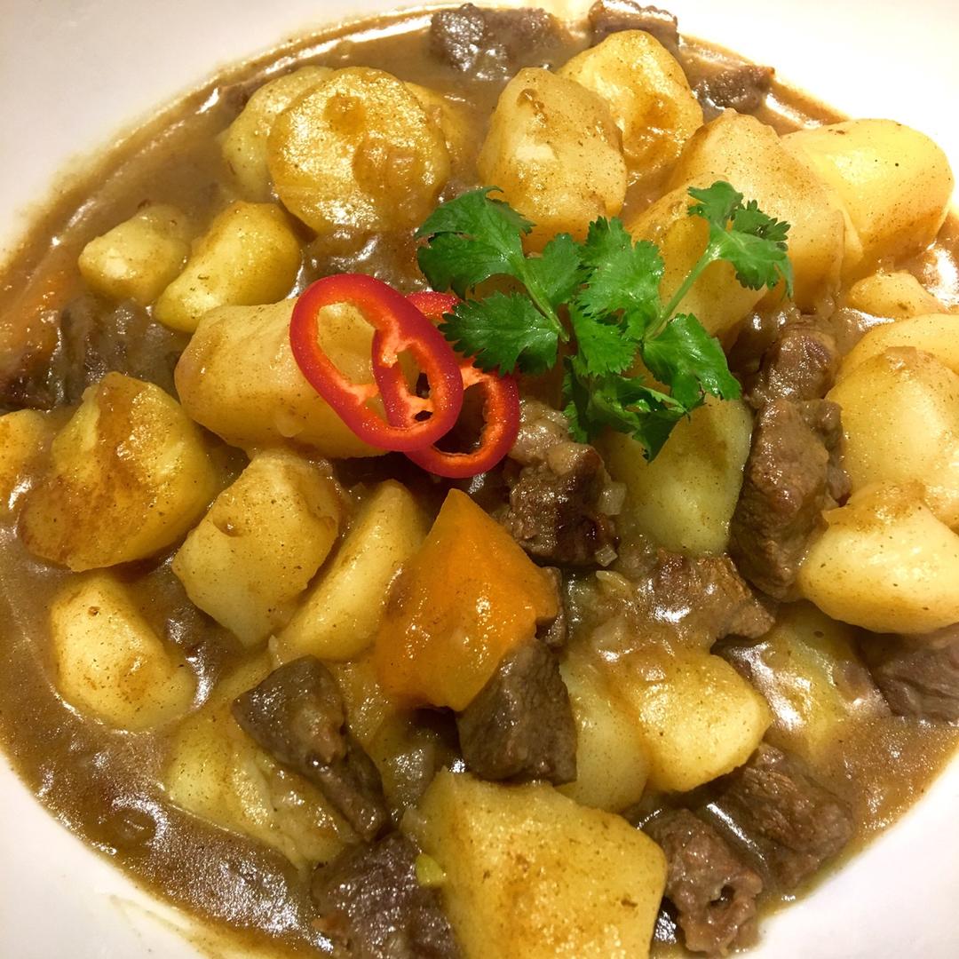 咖喱牛肉盖浇饭