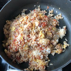 番茄牛肉粒炒饭的做法 步骤5