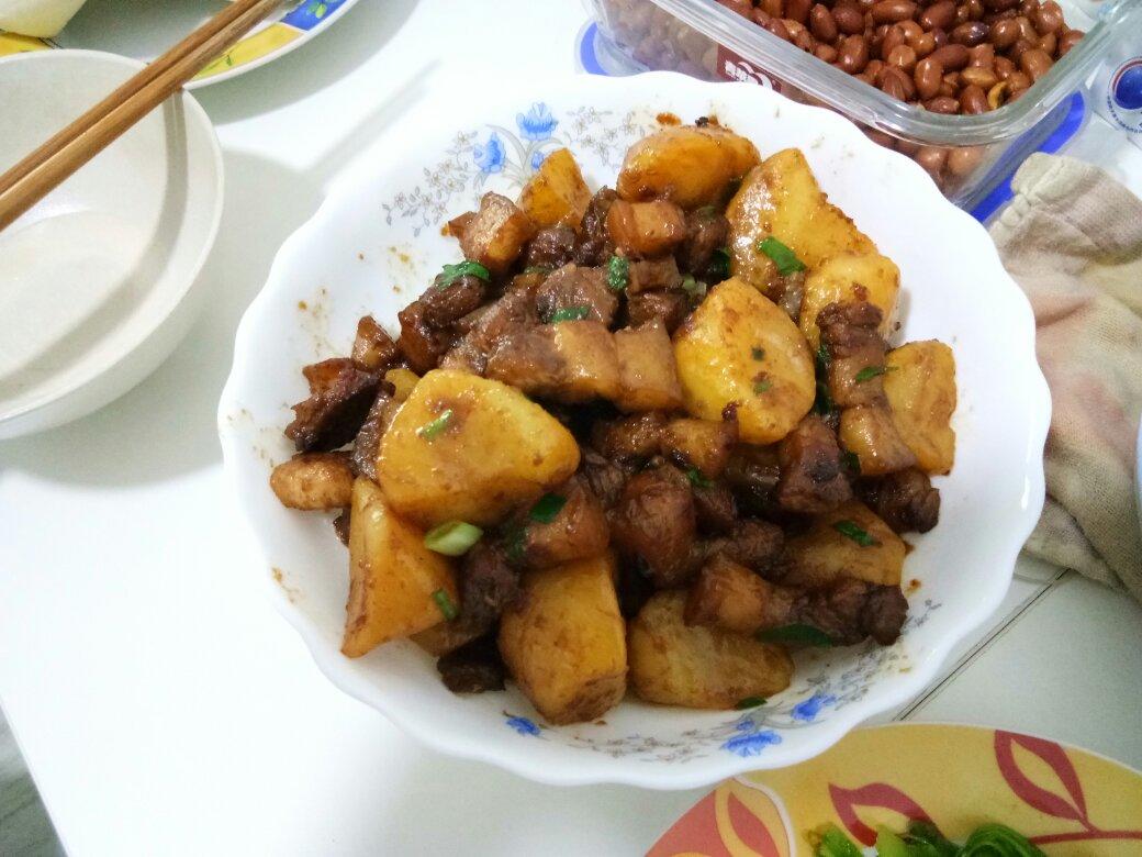 土豆红烧肉
