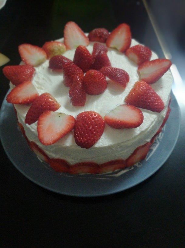 草莓戚风生日蛋糕