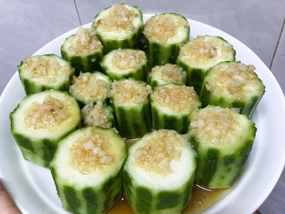 只需要五分钟就可以的美味蒜蓉蒸丝瓜