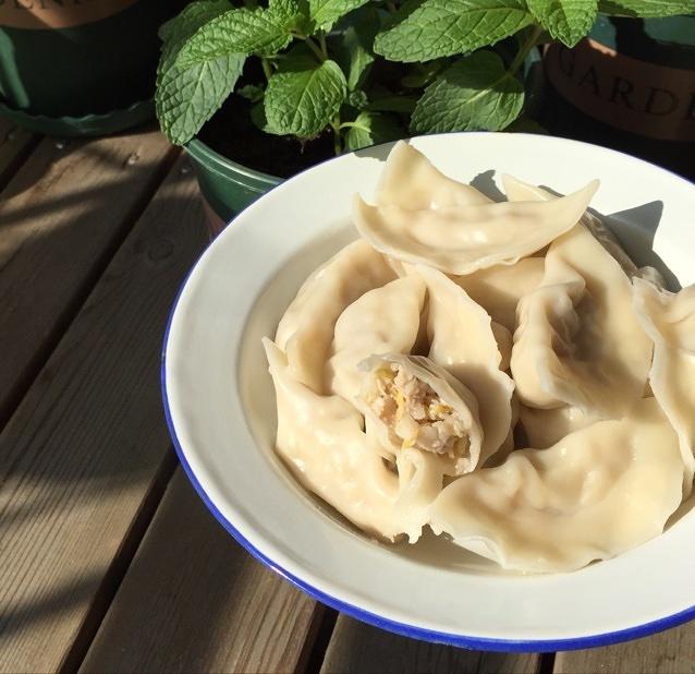 酸菜猪肉饺子（很嫩很多汁！）的做法