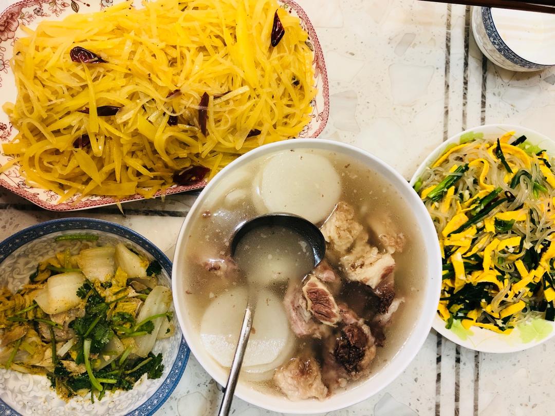 堂妈小厨——凉拌韭菜