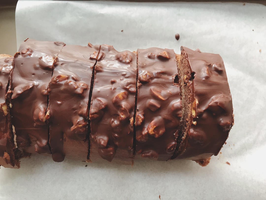 🍫梦龙蛋糕卷. 巧克力脆皮蛋糕卷 by pink-rabbit