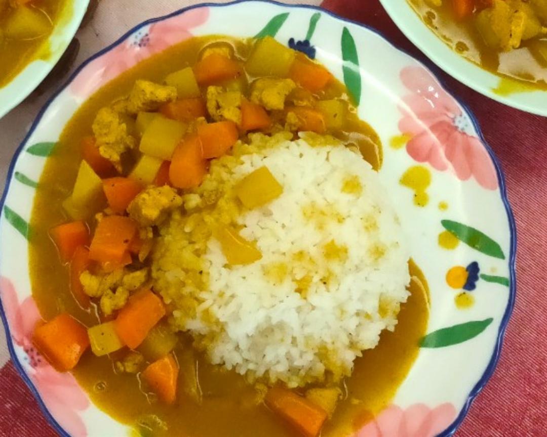 奶香咖喱鸡肉饭