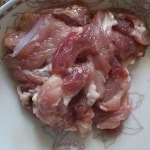 红菇瘦肉汤的做法 步骤1