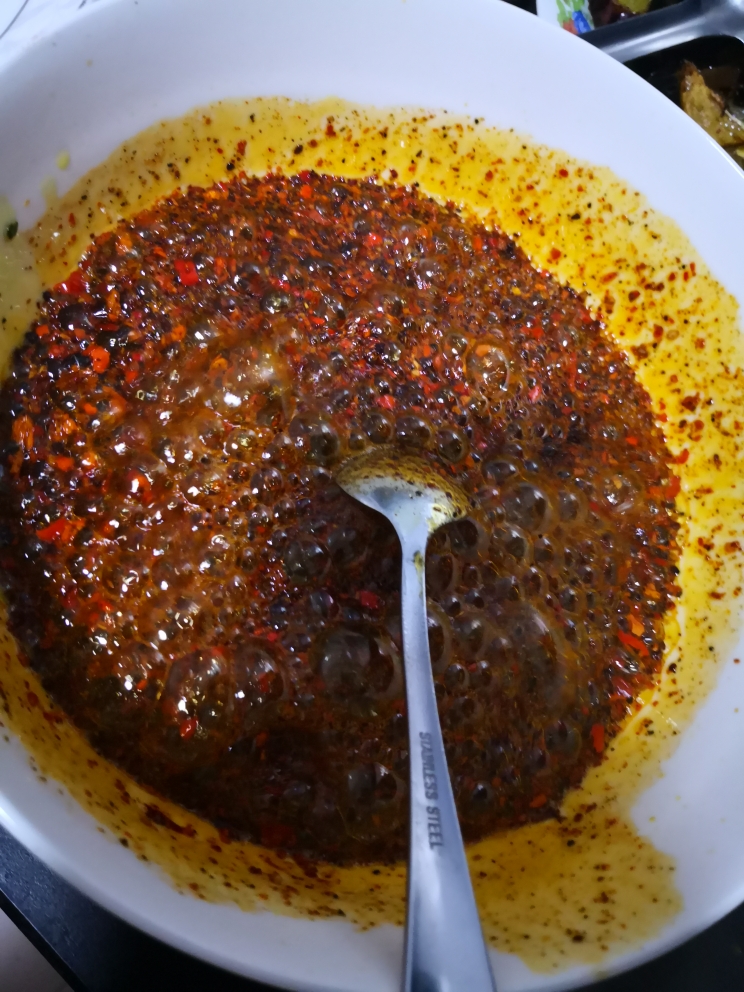 万能辣椒油（适合各种凉拌，好吃到爆）的做法
