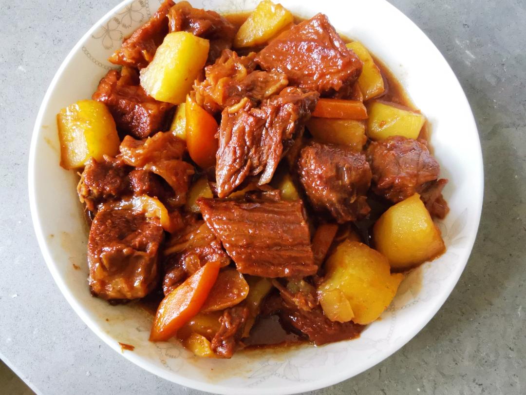 土豆焖牛腩