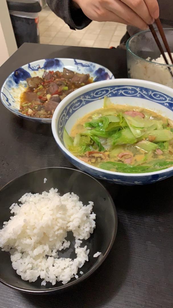 快手汤｜大白菜鸡蛋粉丝汤