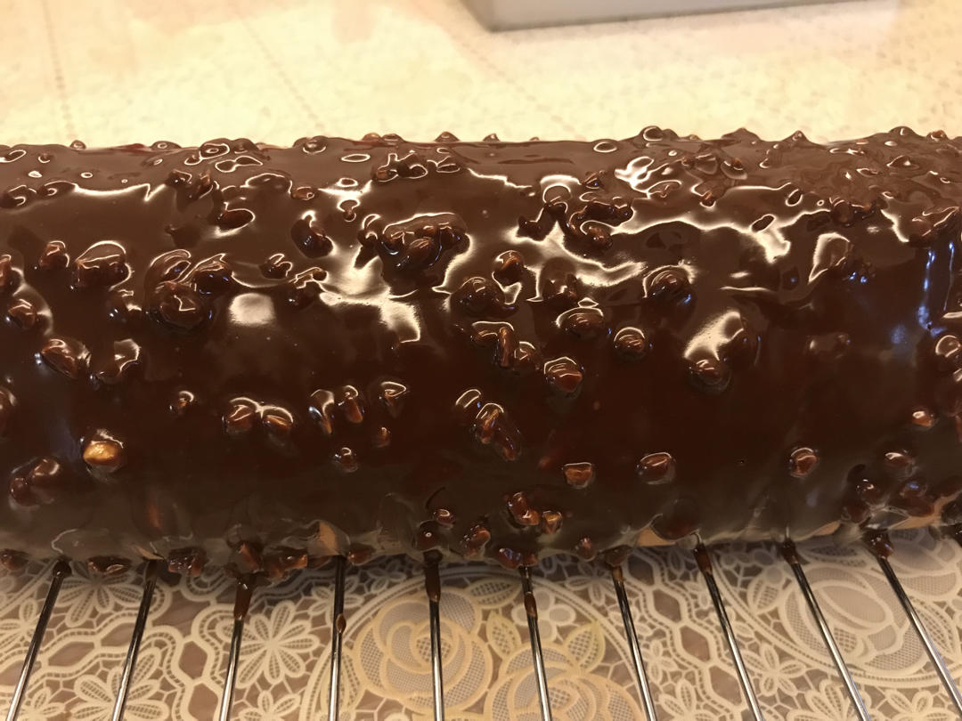 🍫梦龙蛋糕卷. 巧克力脆皮蛋糕卷 by pink-rabbit