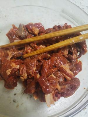 傣味小炒牛肉（香菜炒牛肉）的做法 步骤1