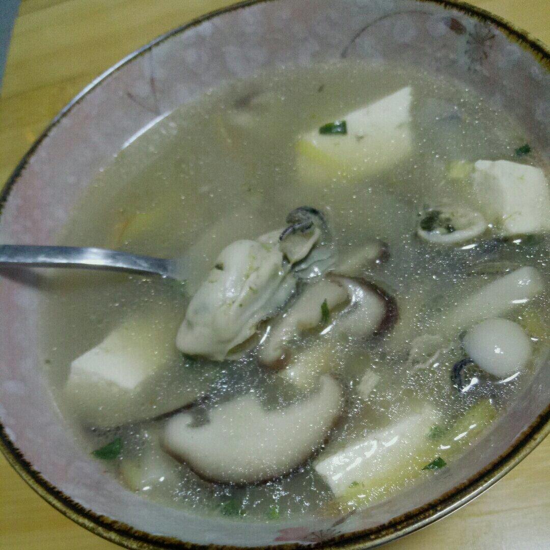 牡蛎菌菇豆腐汤