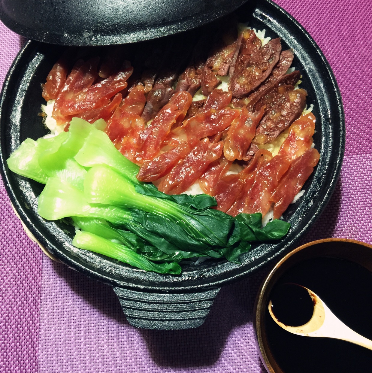 塔吉锅腊味煲仔饭