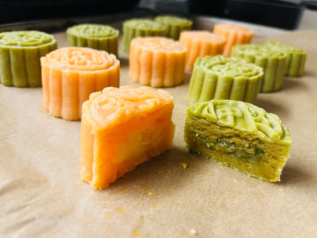 💃奶黄流心月饼——这是可以让你坐稳朋友圈厨霸位置的月饼🥮，没人点赞算我输👎