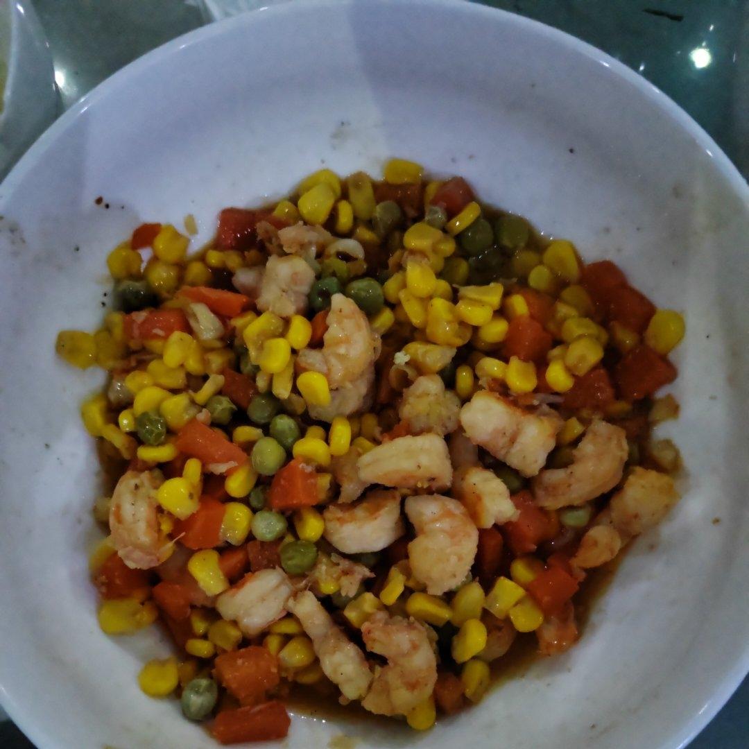 青豆，胡萝卜，玉米炒虾仁。
