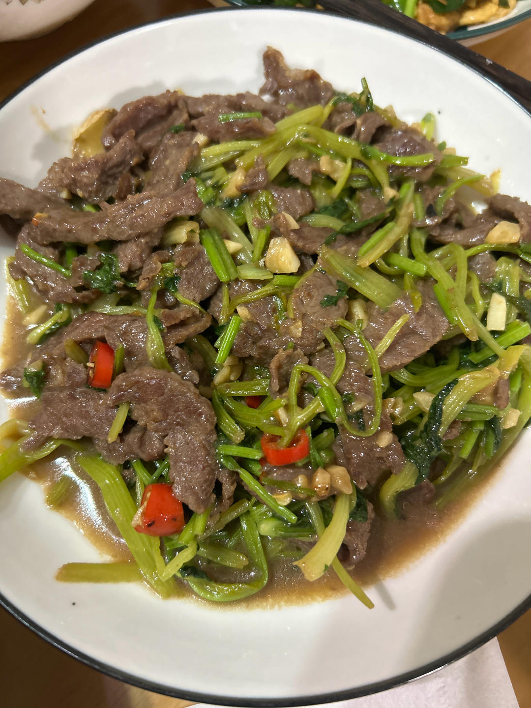 好吃到邻居敲门蹭饭的芹菜炒牛肉！