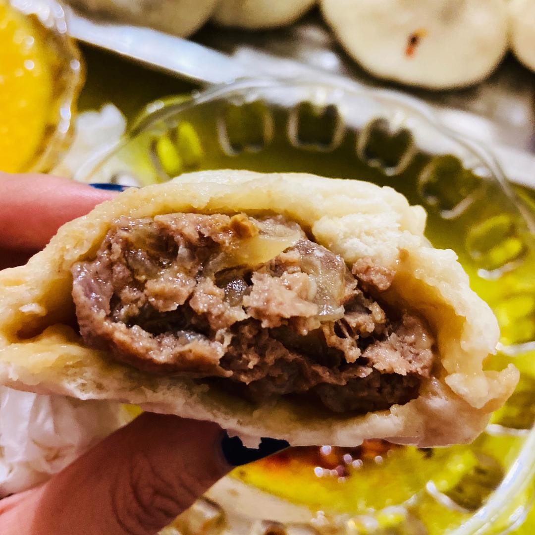 鲜美多汁的洋葱牛肉包子