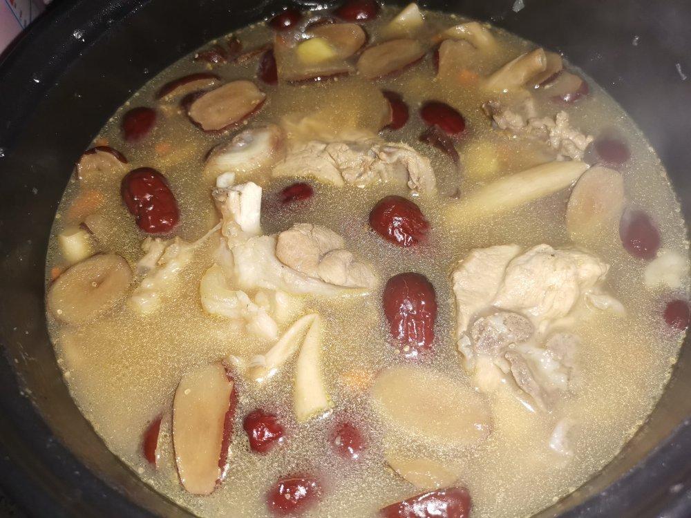 茶树菇排骨汤（营养靓汤）