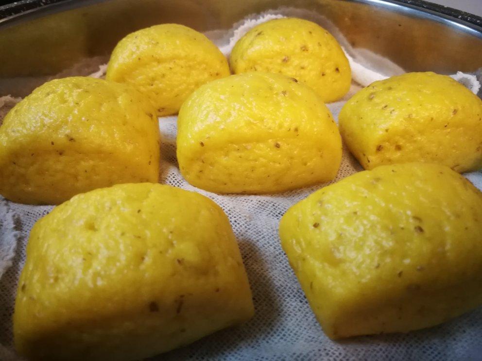 新手也可以--详解如何做出人见人爱、金黄的南瓜馒头