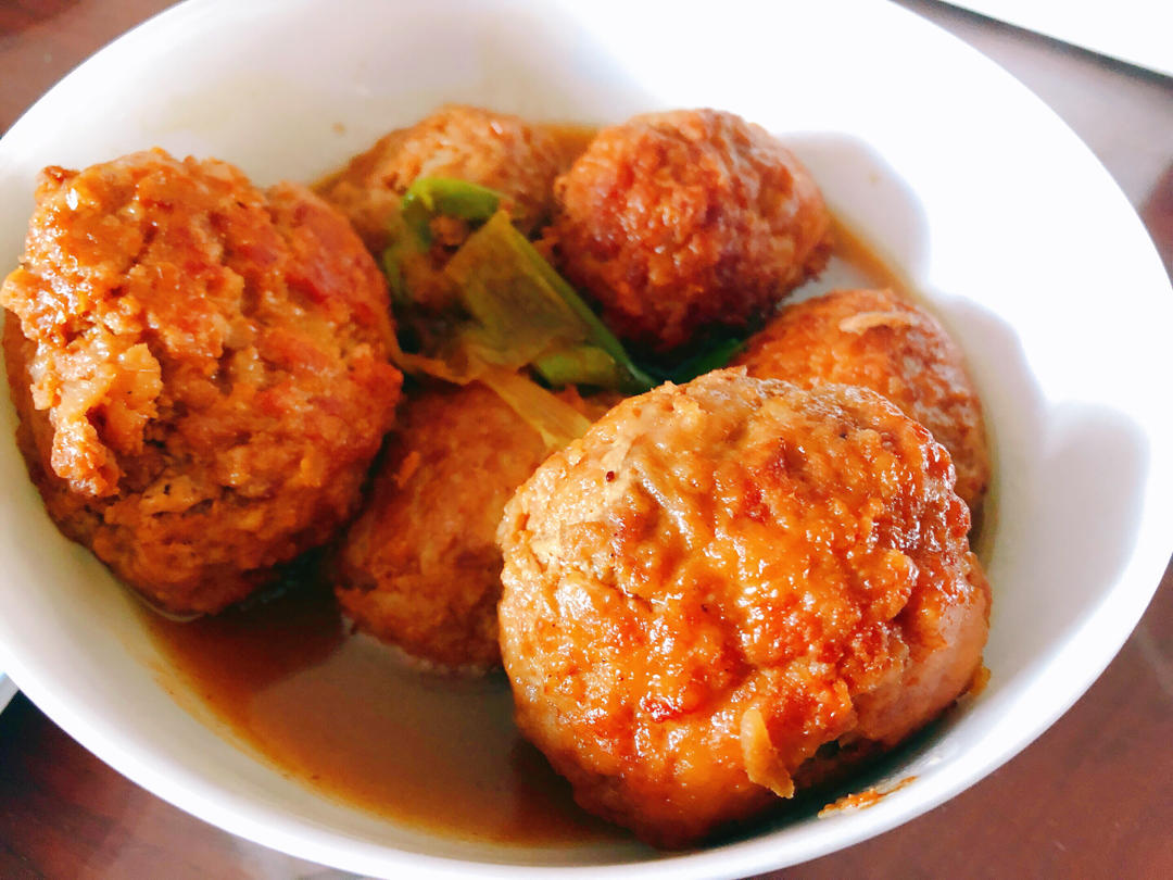 简单的红烧狮子头～拌饭太香了