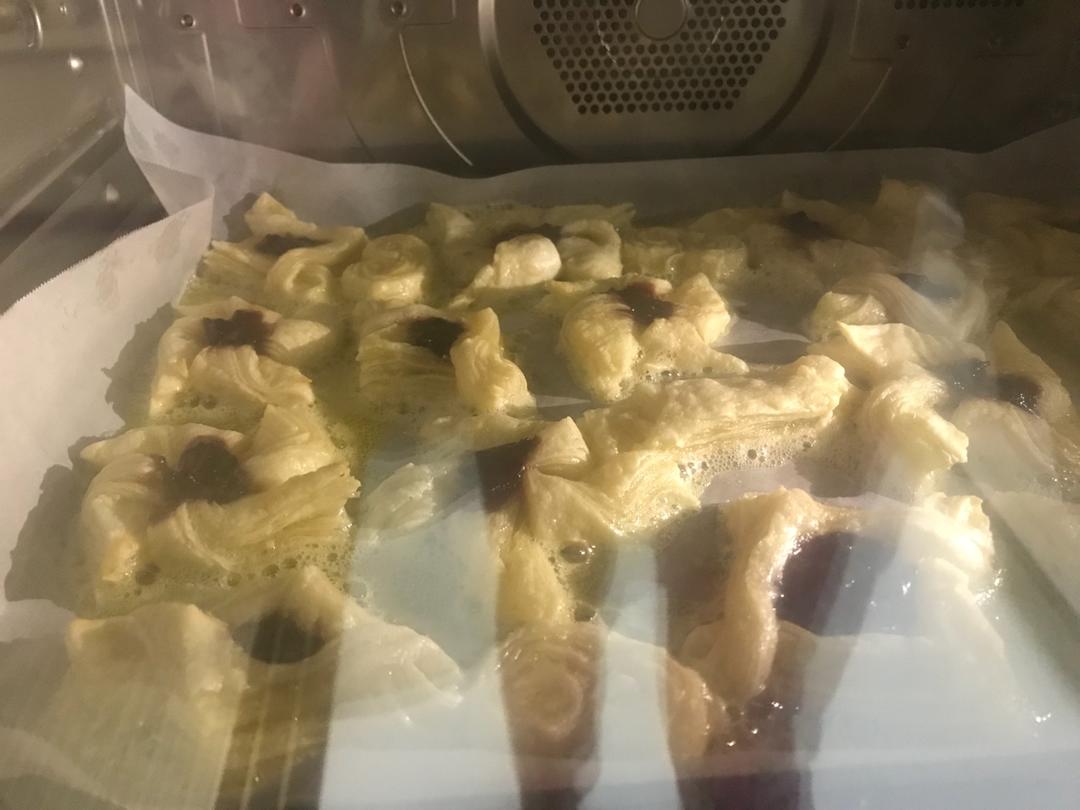 黑布林果酱千层酥