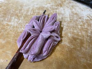 馒头.紫薯花开的做法 步骤6