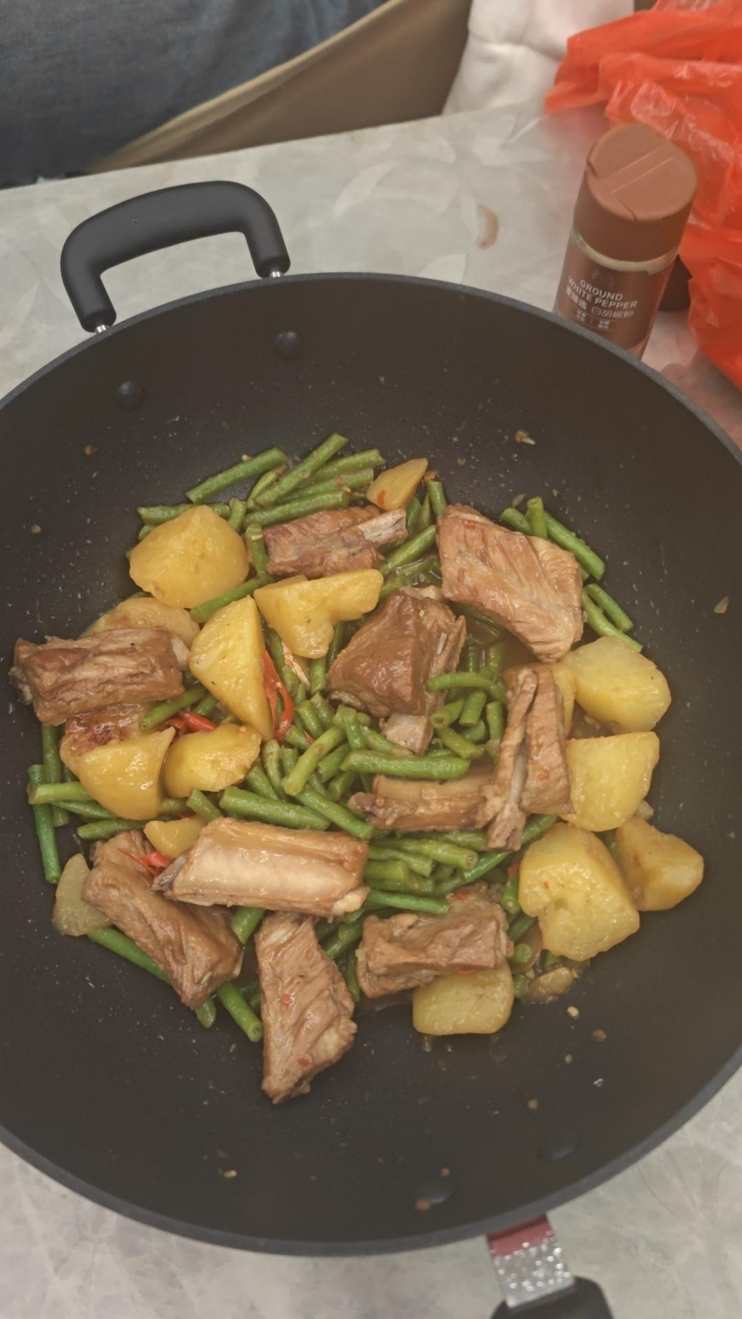 硬菜代表--排骨炖豆角土豆（豆角焖面胚子）