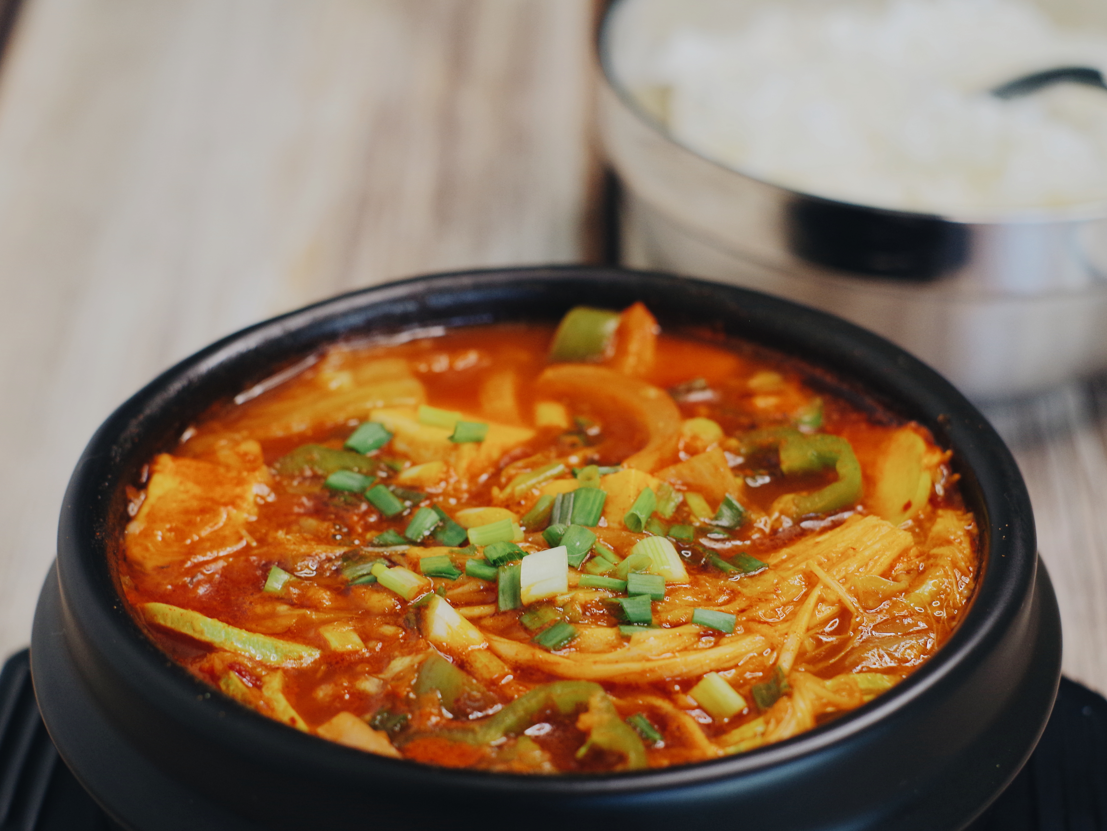 十分钟教你做一口汤、一口饭的韩式辣白菜豆腐汤（素食版）