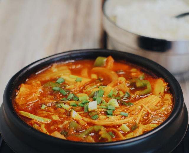 十分钟教你做一口汤、一口饭的韩式辣白菜豆腐汤（素食版）
