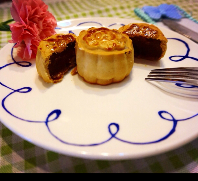 广式月饼—蛋黄芝麻月饼