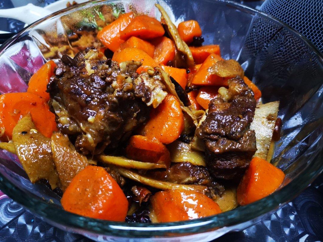 胡萝卜炖牛排骨