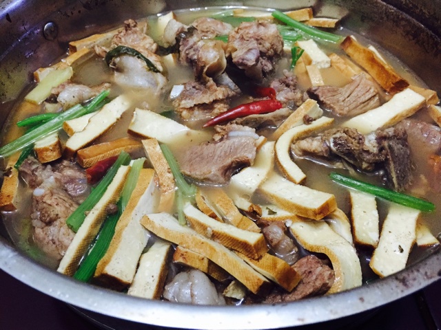 红烧排骨炖豆角土豆