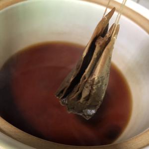 龟苓膏焦糖奶茶的做法 步骤2
