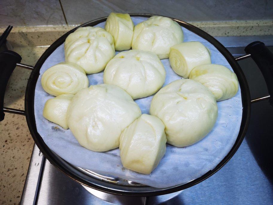 松软多汁的肉包子