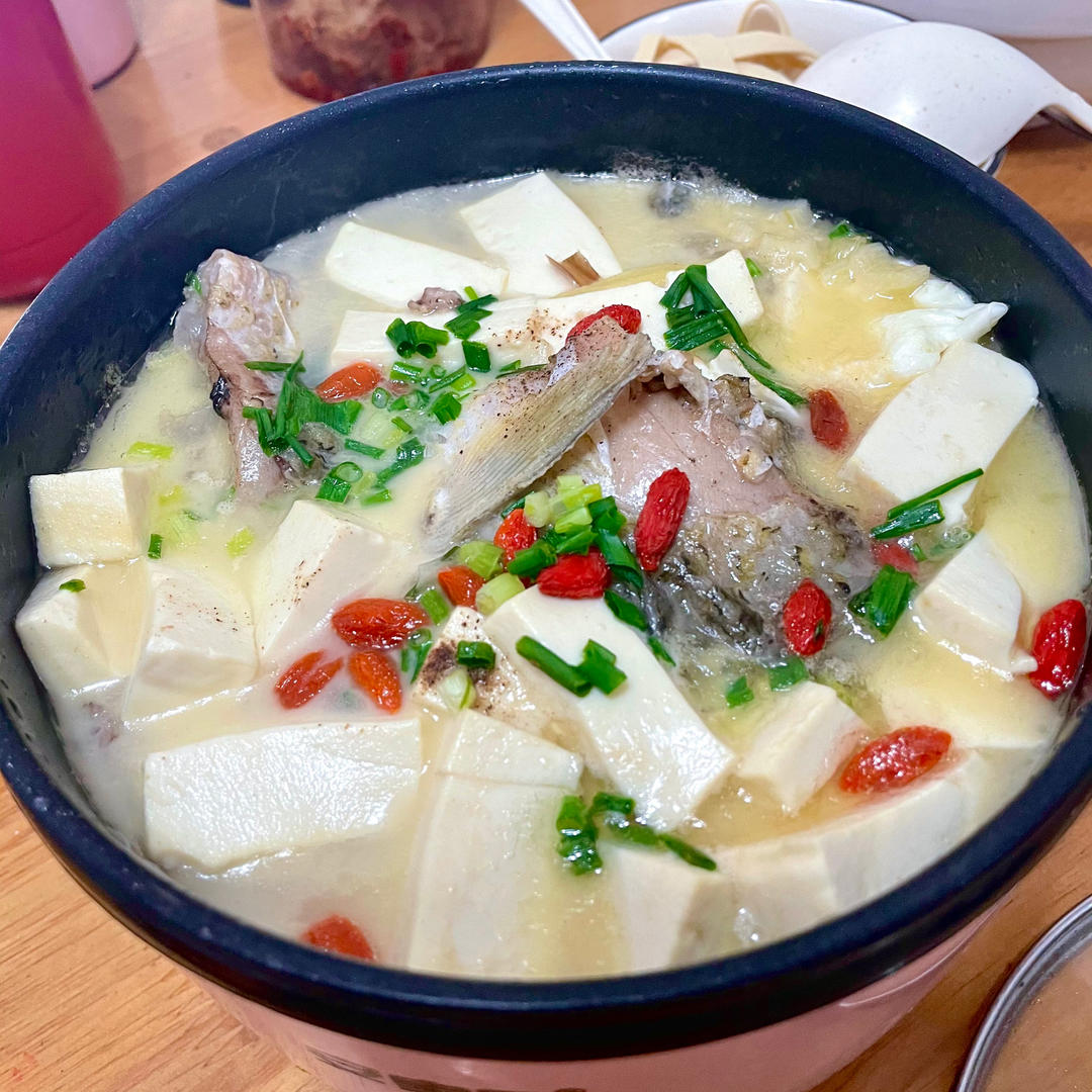 奶白鲫鱼豆腐汤|一条鱼最后的温柔