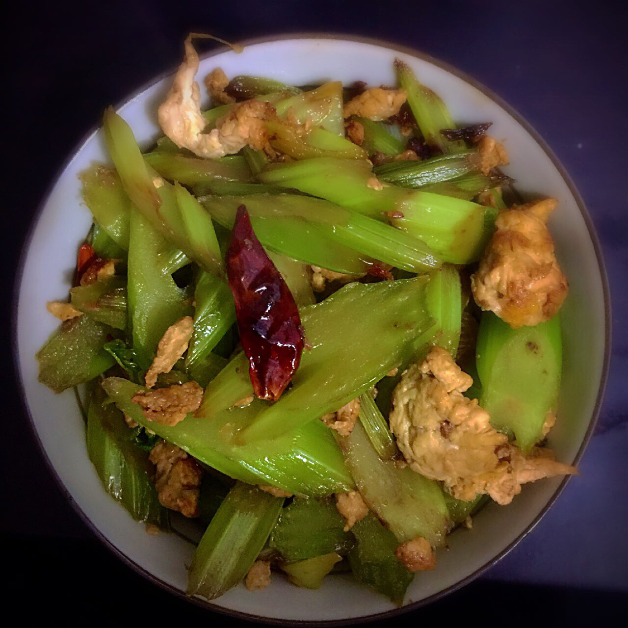 芹菜炒鸡蛋