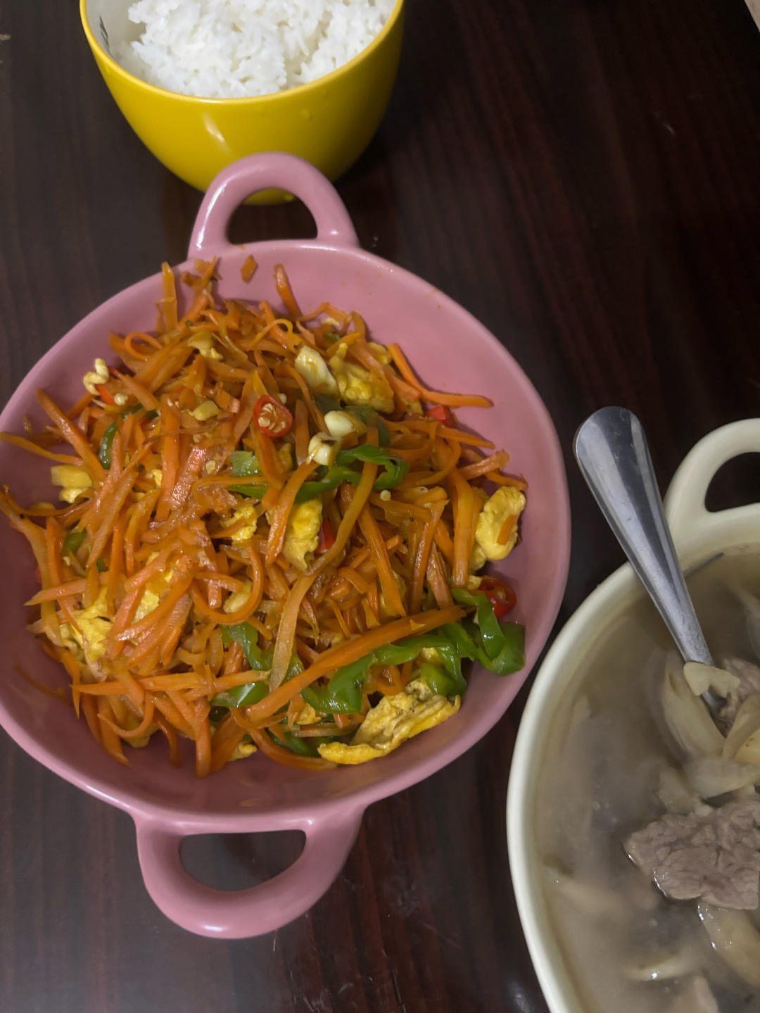 家常胡萝卜丝炒鸡蛋，简单
三步还原妈妈的味道！