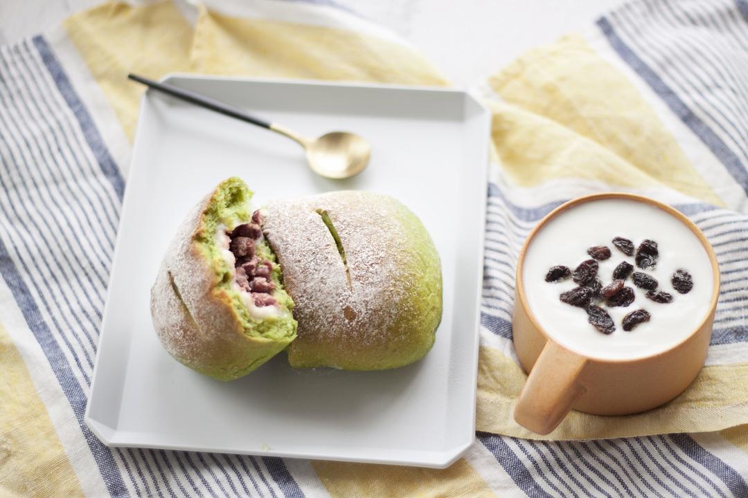 抹茶红豆软欧包