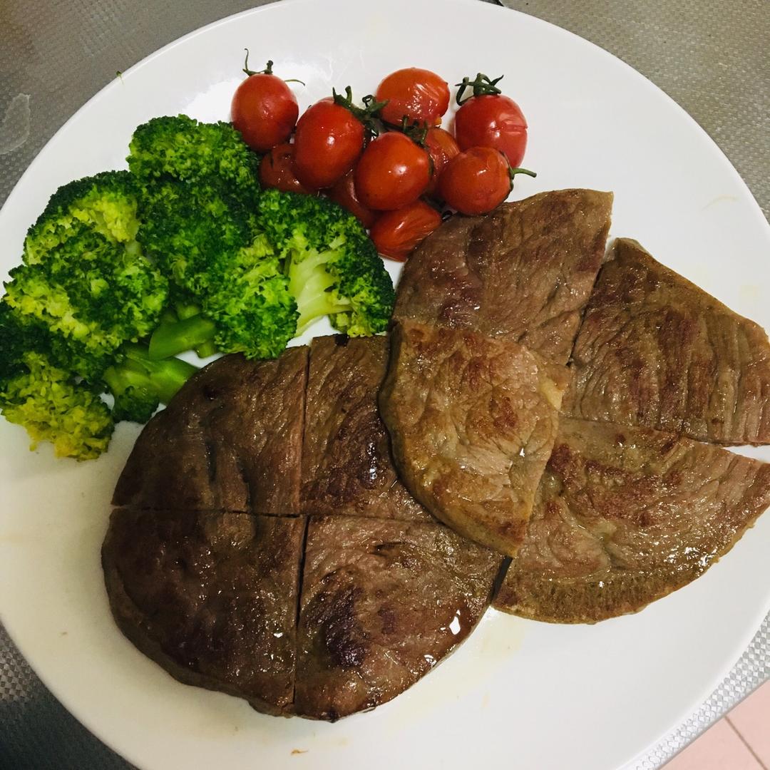 白熊家的白熊君做的好吃到哭的煎牛排