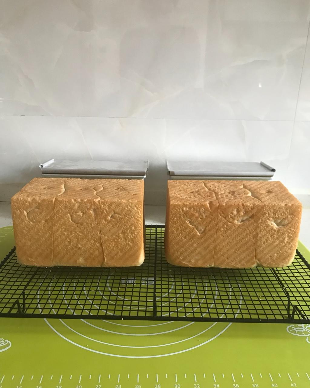用烤箱自己做面包--手工牛奶吐司面包