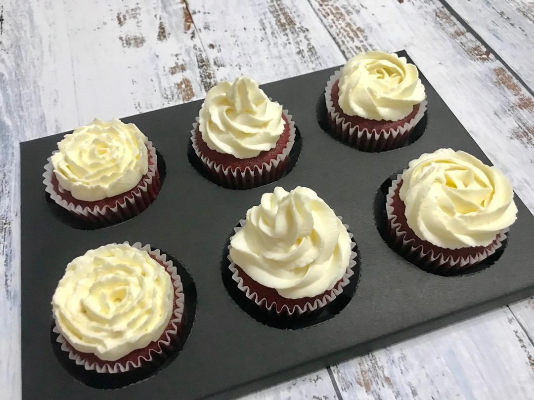 红丝绒纸杯蛋糕