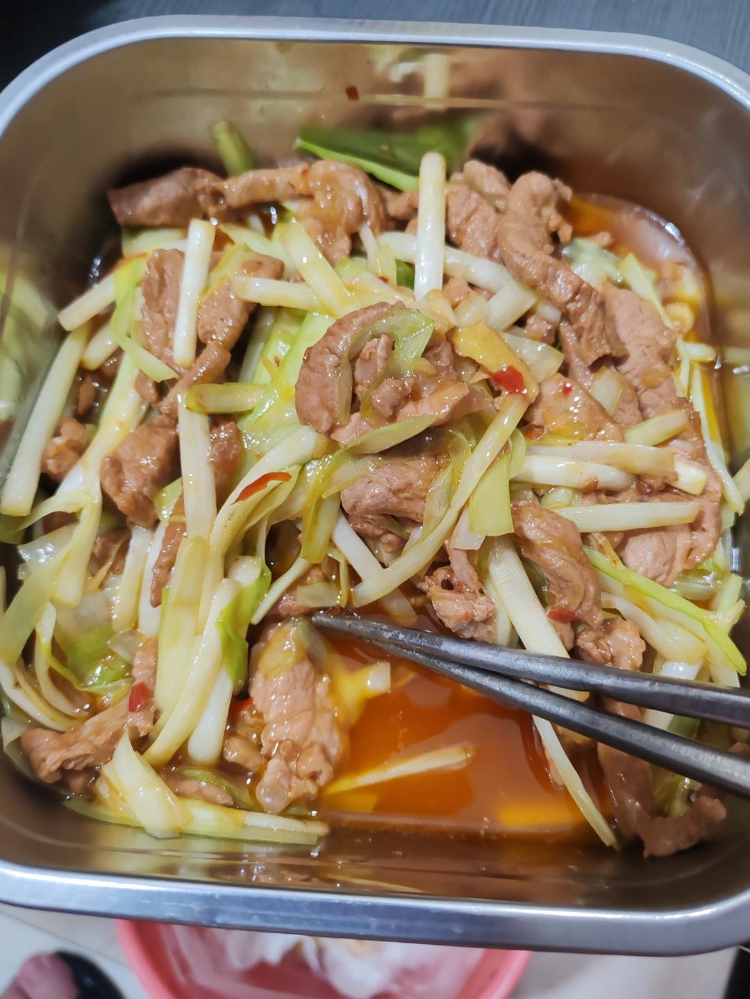 韭黄炒肉丝（超级下饭菜）