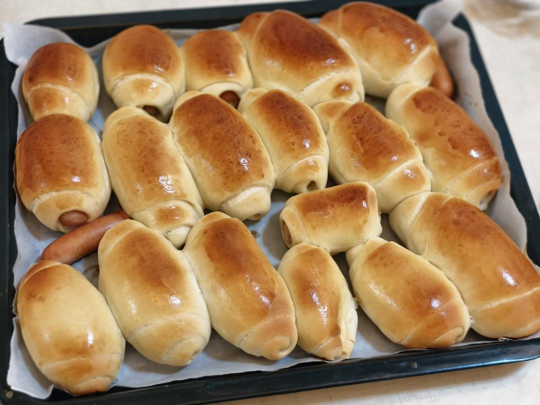 又香又软又拉丝，咬一口奶香十足！超治愈的淡奶油波兰种小餐包