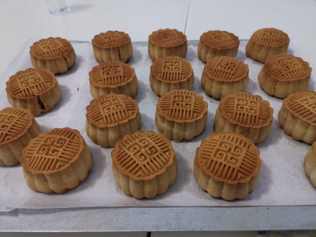 广式月饼—蛋黄莲蓉月饼